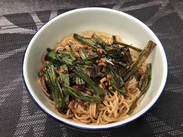 423. Dry Noodles with Beef Shrimp and Scallion Oil 蔥油開洋拌麵